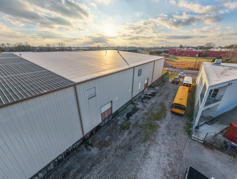 More Photos Of 831 Park Ave, Murfreesboro Manufacturing For Lease