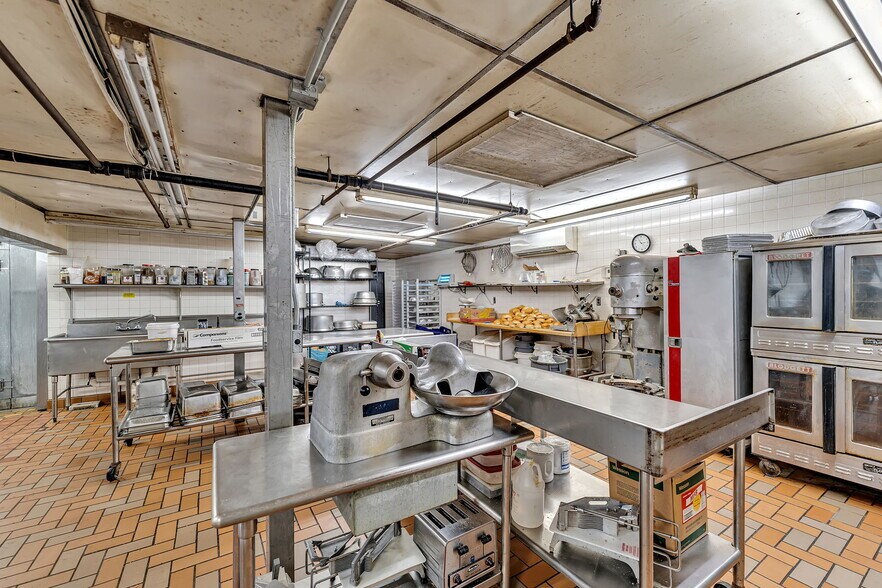 More Photos Of 1908 Old Route 17, Roscoe Restaurant For Sale