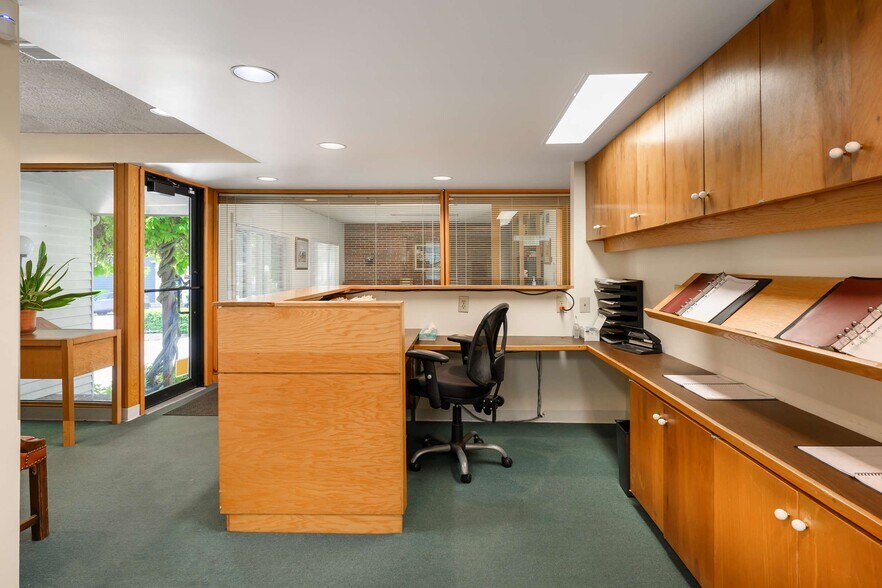 More Photos Of 10 Walker St, Kittery Loft Creative Space For Lease