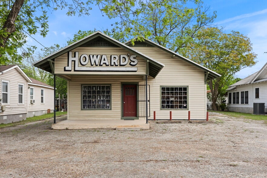 Primary Photo Of 1375 W San Antonio St, New Braunfels Freestanding For Sale