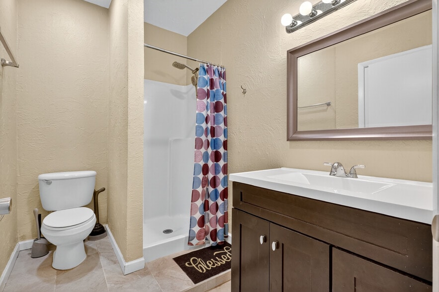 More Photos Of 1884 Southpointe Dr, Sarasota Apartments For Sale