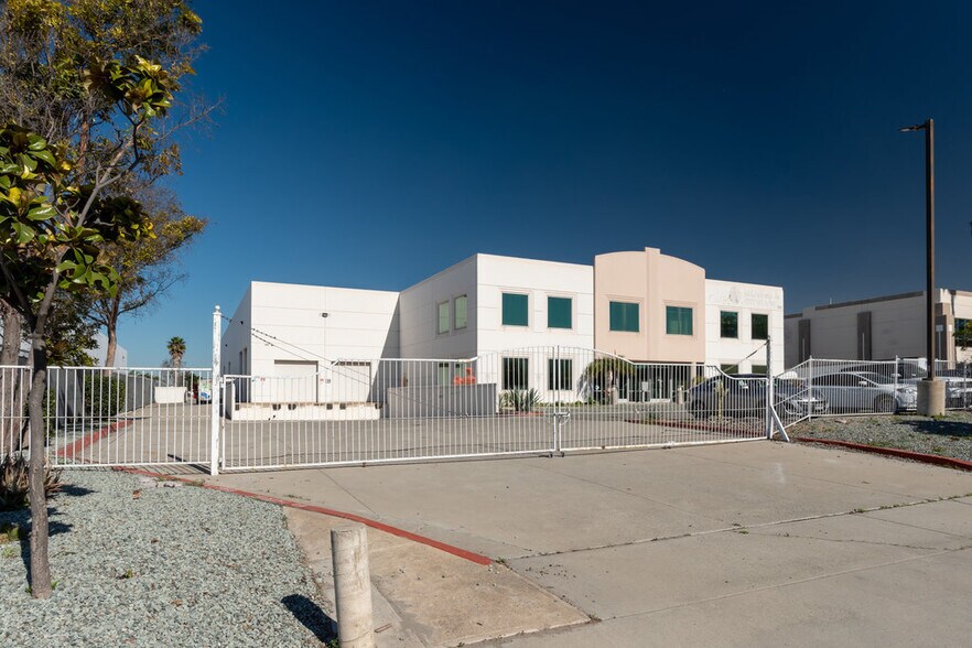 More Photos Of 8594 Siempre Viva Rd, San Diego Manufacturing For Lease