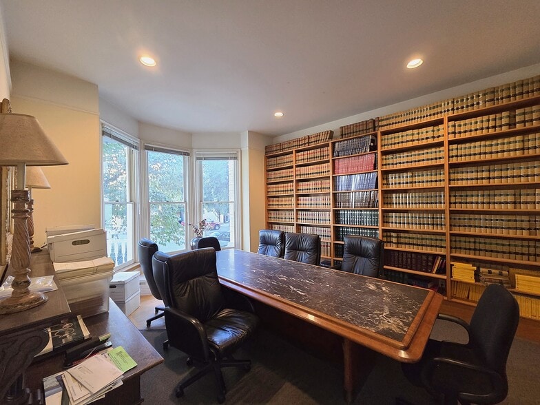 More Photos Of 1318 SW 12th Ave, Portland Office For Sale