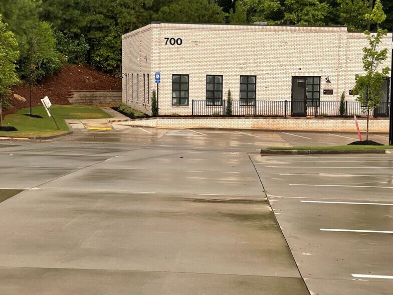 More Photos Of 6110 McFarland Station Dr, Alpharetta Medical For Lease