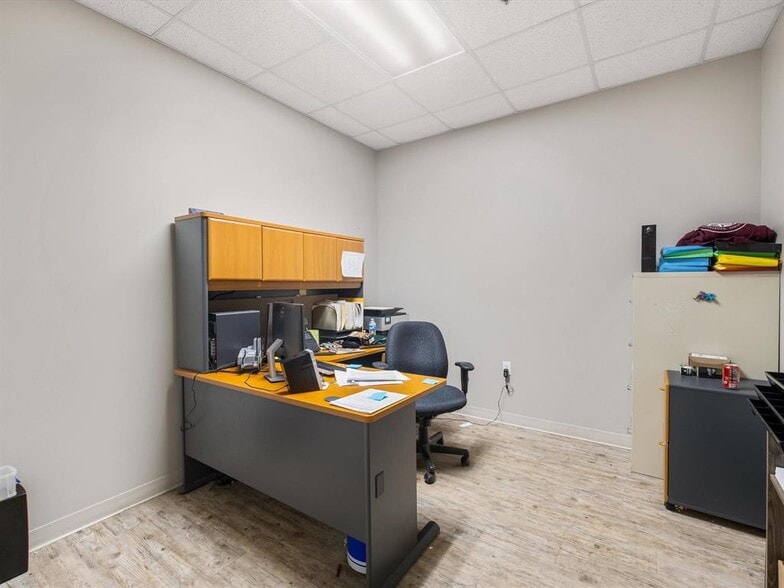 More Photos Of 6976 W Louisville Ln, Owensboro Light Manufacturing For Sale