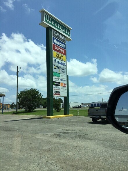 Primary Photo Of 2040-2302 W Laurel Ave, Eunice General Retail For Lease