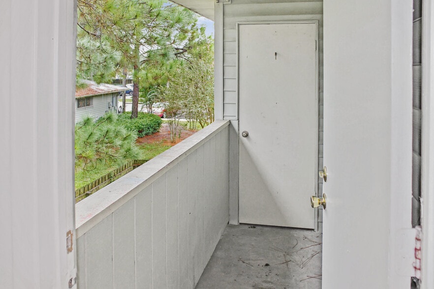 More Photos Of 609 Golden Raintree Pl, Brandon Apartments For Sale
