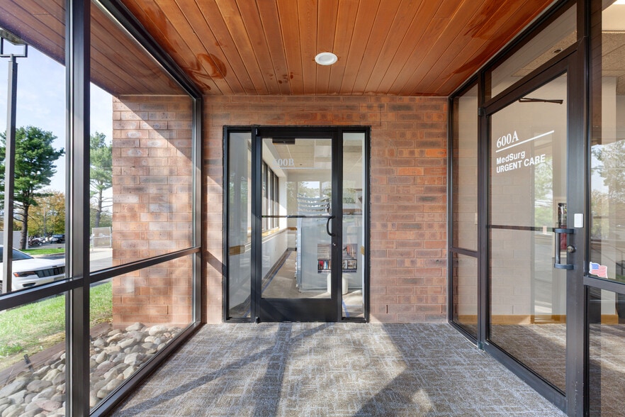 More Photos Of 1025 Berkshire Blvd, Wyomissing Medical For Lease