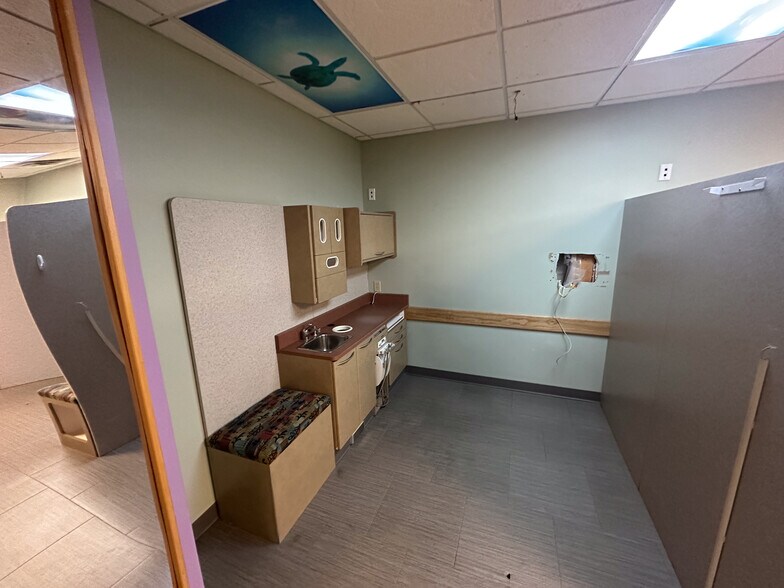 More Photos Of 370 White Spruce Blvd, Rochester Office For Sale