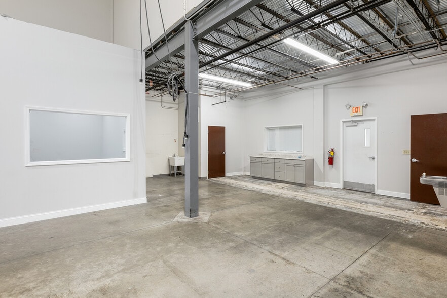 More Photos Of 195 Chastain Meadows Ct NW, Kennesaw Industrial For Lease