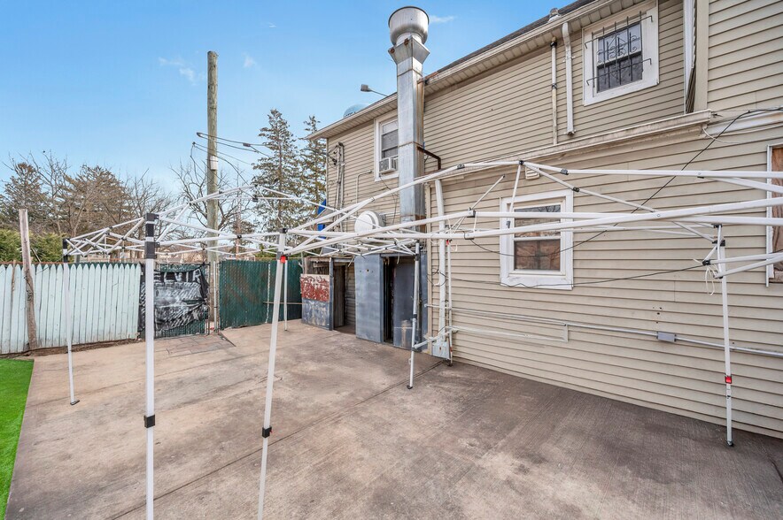 More Photos Of 307 Clinton St, Hempstead Storefront Retail Residential For Sale