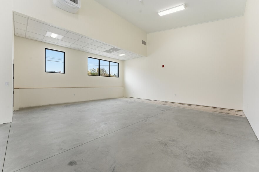 More Photos Of 5 Fulton Ave, Northampton General Retail For Lease