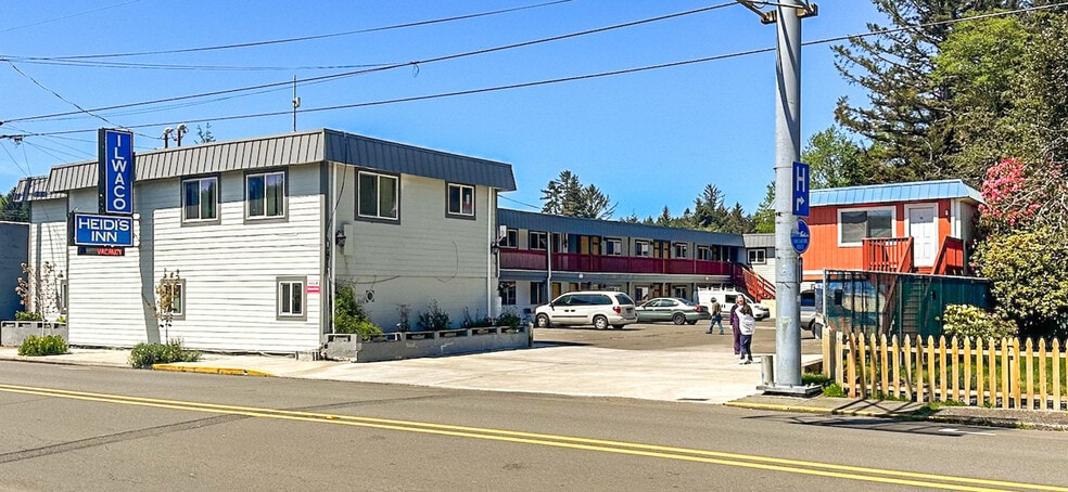 Primary Photo Of 126 Spruce St E, Ilwaco Hotel For Sale