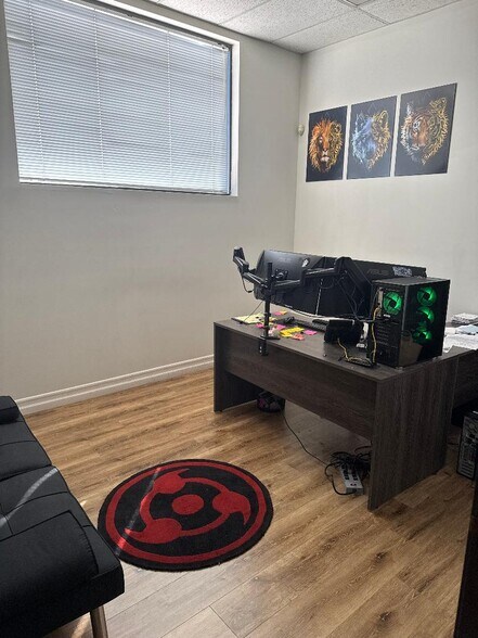 More Photos Of 550-555 Riverdale Dr, Glendale Light Manufacturing For Lease