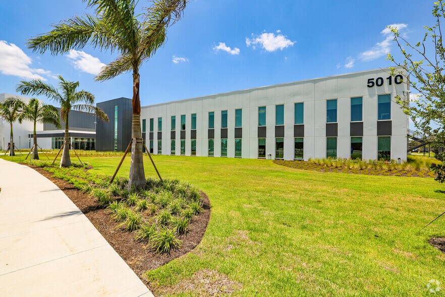 More Photos Of 5010 Air Cargo Rd, Tampa Office For Lease