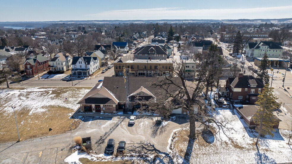 More Photos Of 1055 University Ave, Dubuque Office For Sale