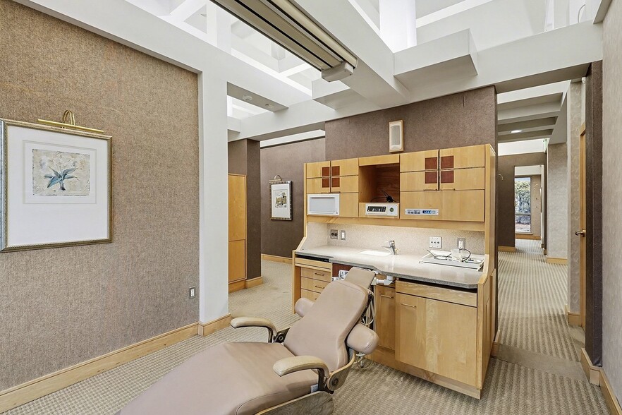 More Photos Of 15555 Silver Pky, Fenton Medical For Sale