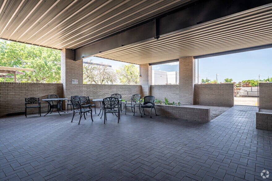 More Photos Of 9450 W Wingfoot Rd, Houston Manufacturing For Lease