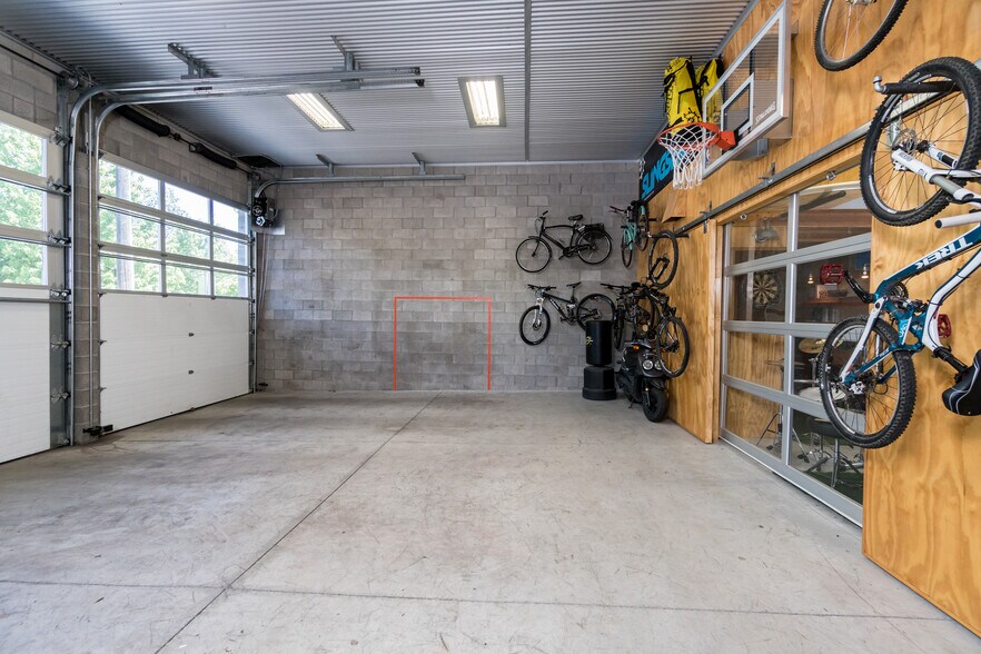 More Photos Of 616 NW Arizona Ave, Bend Office For Sale