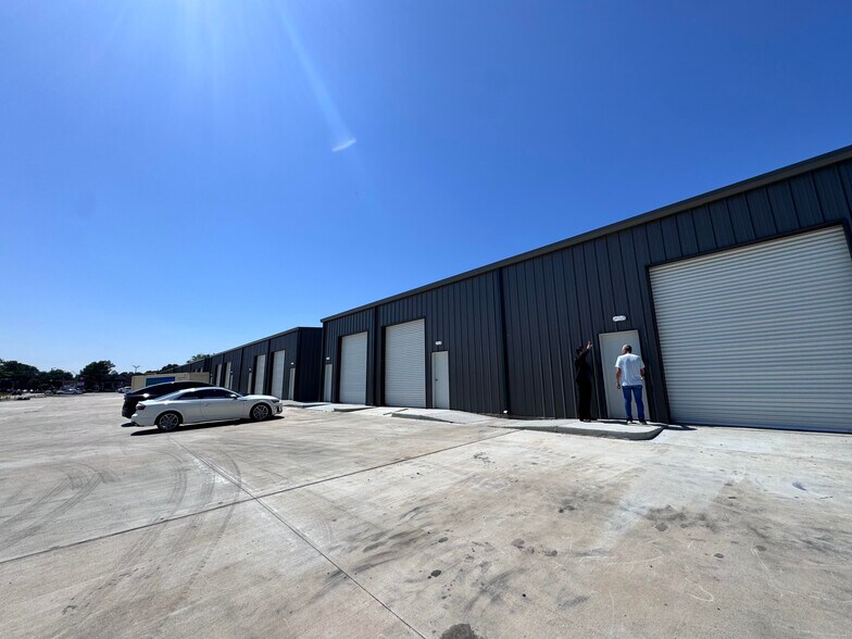 More Photos Of 14940 Beechnut st, Houston Unknown For Lease