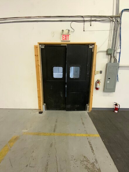 More Photos Of 2908 2nd Ave SE, Calgary Warehouse For Lease