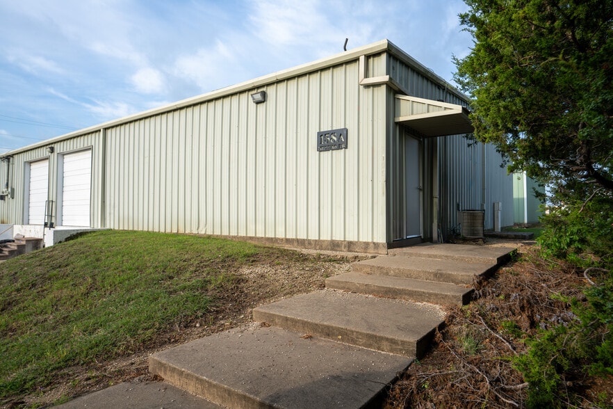 More Photos Of 158 Meyers Dr, Sherman Office For Lease