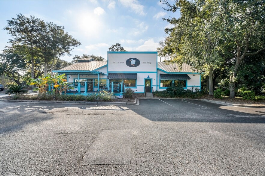 More Photos Of 341 Johnnie Dodds Blvd, Mount Pleasant Restaurant For Sale