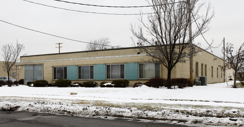 More Photos Of 15300 Industrial Pky, Cleveland Manufacturing For Sale