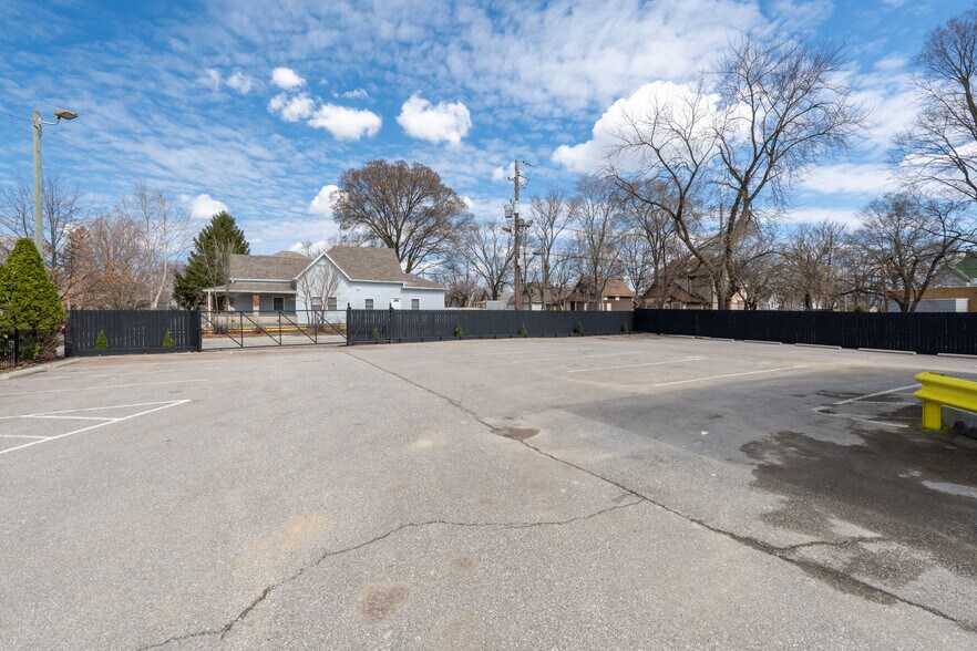 More Photos Of 2506 E Washington St, Indianapolis General Retail For Sale