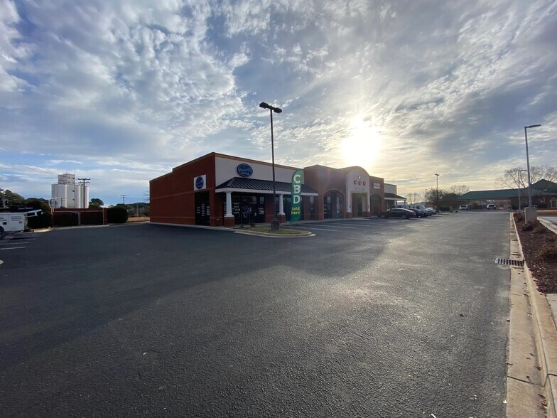More Photos Of 1480-1490 Pearman Dairy Rd, Anderson General Retail For Lease