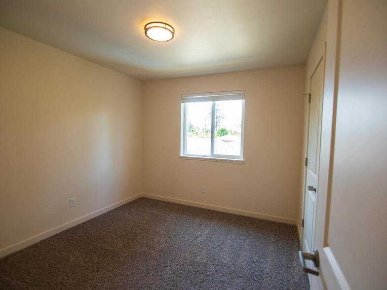 More Photos Of 1638 S St, Springfield Apartments For Sale