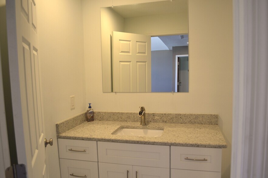 More Photos Of 217 W Seminole Ave, Melbourne Office For Lease