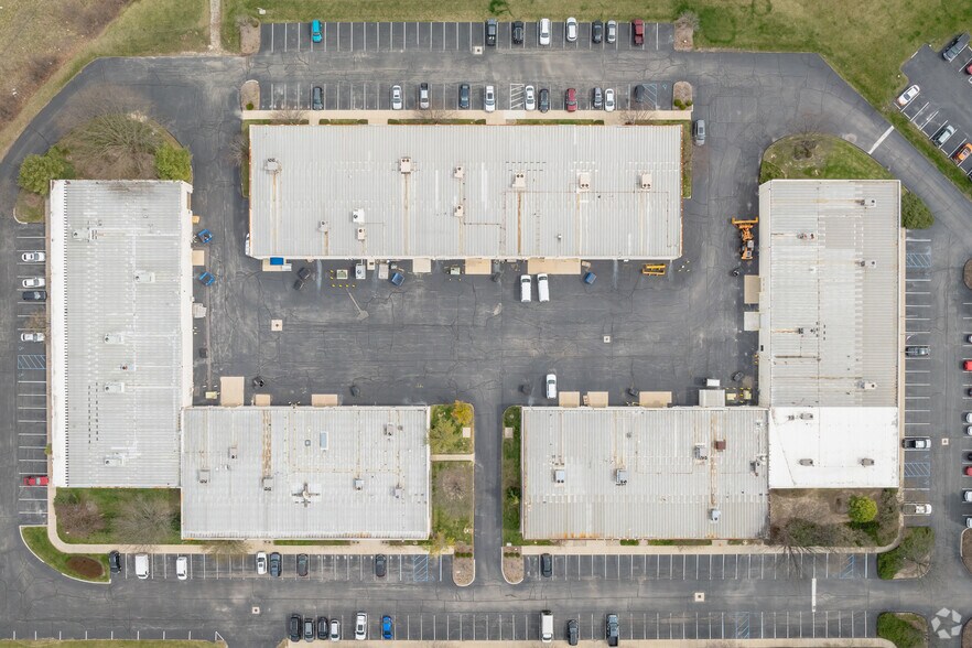 More Photos Of 1718-1722 Indian Wood Cir, Maumee Light Manufacturing For Lease