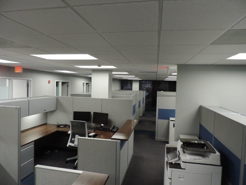 More Photos Of 10800 Financial Centre Pkwy, Little Rock Office For Lease