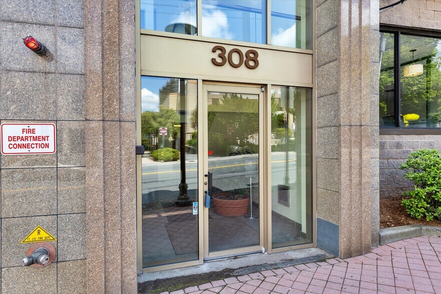 More Photos Of 308 Main St, Fort Lee Office For Lease
