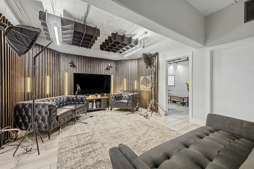 More Photos Of 2800 N 24th St, Phoenix Office For Lease
