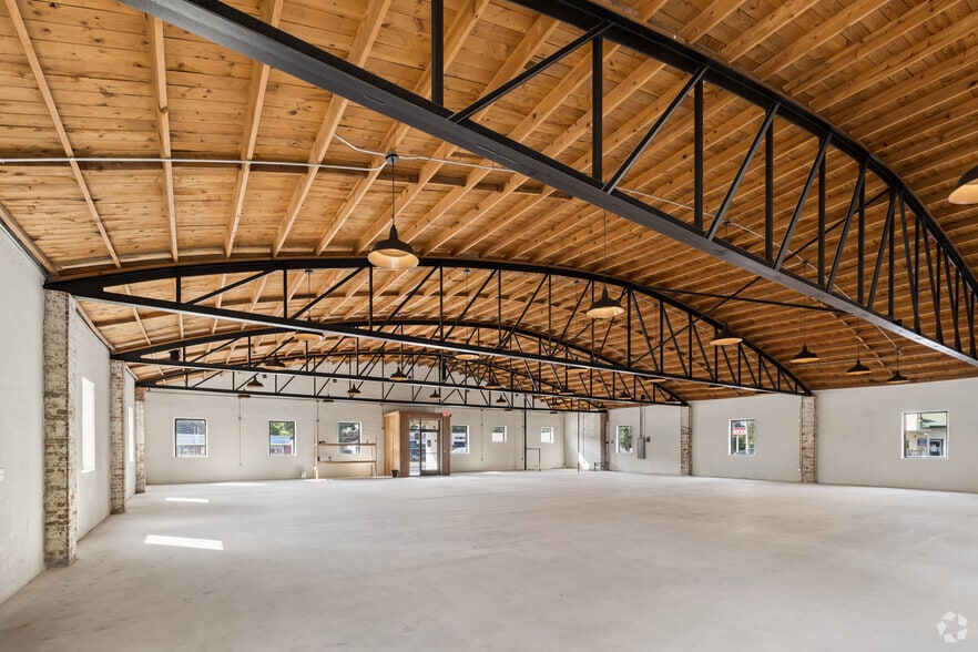 More Photos Of 111 Nashville Hwy N, Columbia Freestanding For Lease