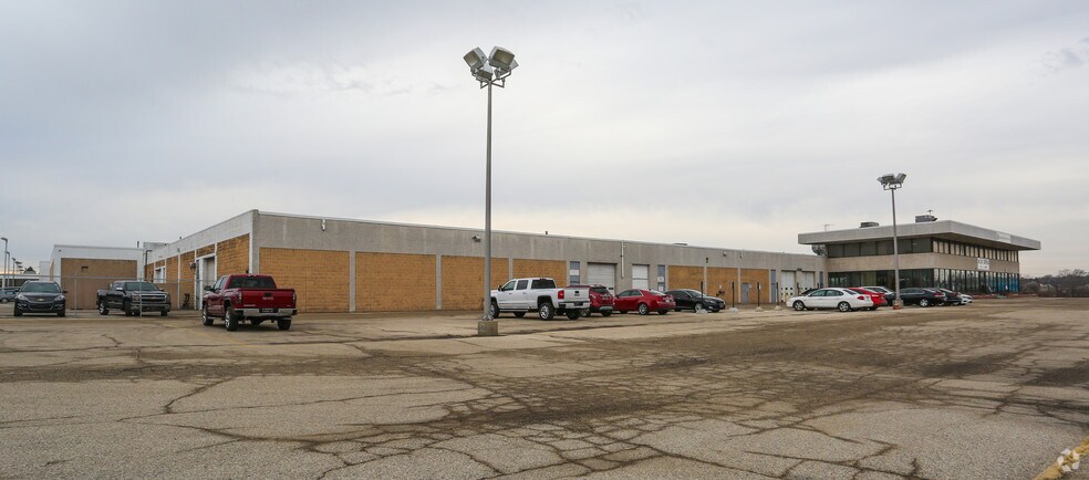 More Photos Of N88 W14167 Main St, Menomonee Falls Auto Dealership For Sale