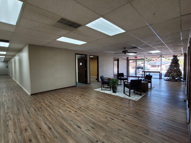 More Photos Of 3311-3313 81st St, Lubbock Medical For Lease