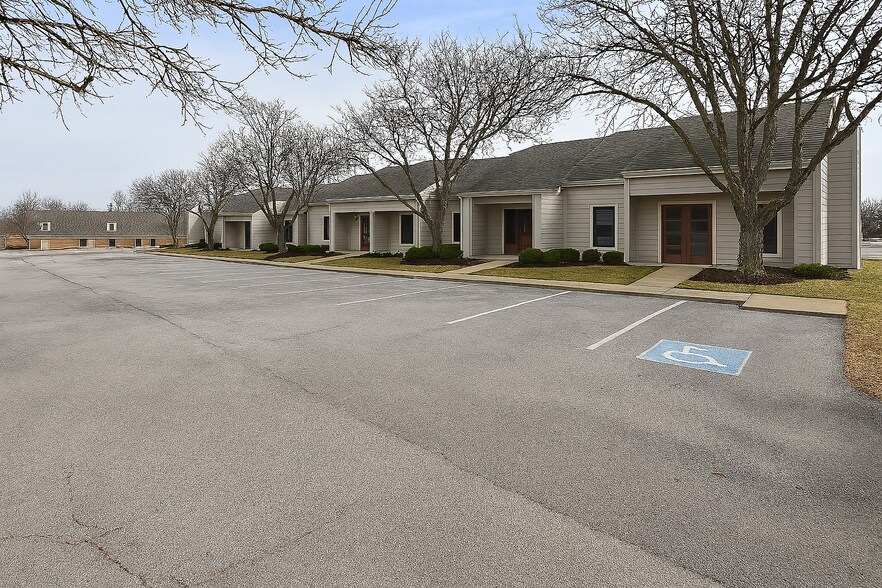 More Photos Of 277 E Carmel Dr, Carmel Medical For Lease
