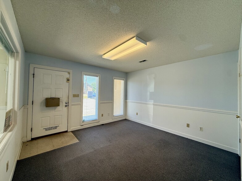More Photos Of 2401-2411 S Charles Blvd, Greenville Office For Sale