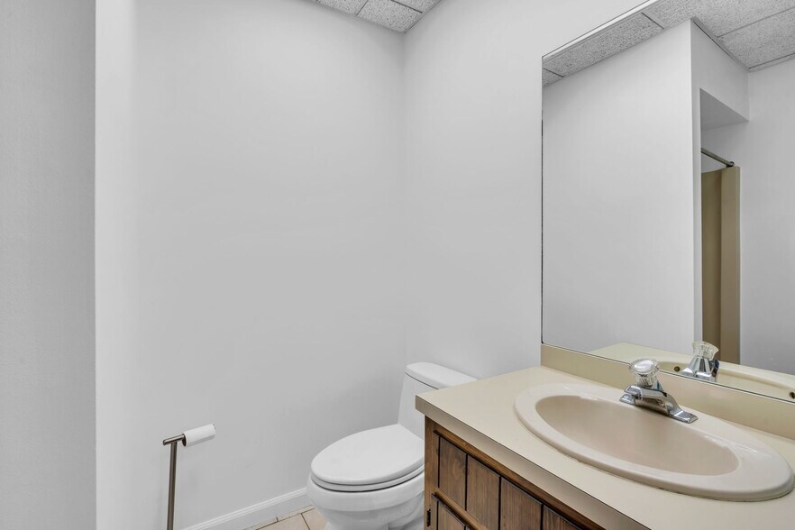 More Photos Of 800 The Plaza, Sea Girt Office For Sale