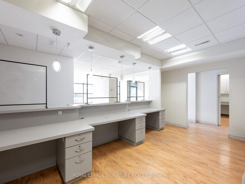 More Photos Of 1560 Queen St W, Toronto Storefront Retail Office For Lease