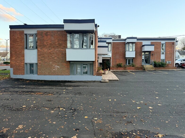 More Photos Of 1019 Farmington Ave, Bristol Office For Lease