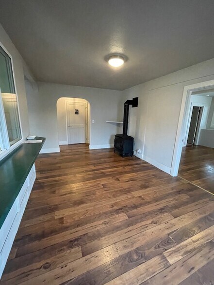 More Photos Of 200 Main St, Rickreall Storefront Retail Office For Lease