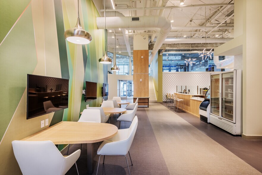 More Photos Of 227 W Trade St, Charlotte Office For Lease
