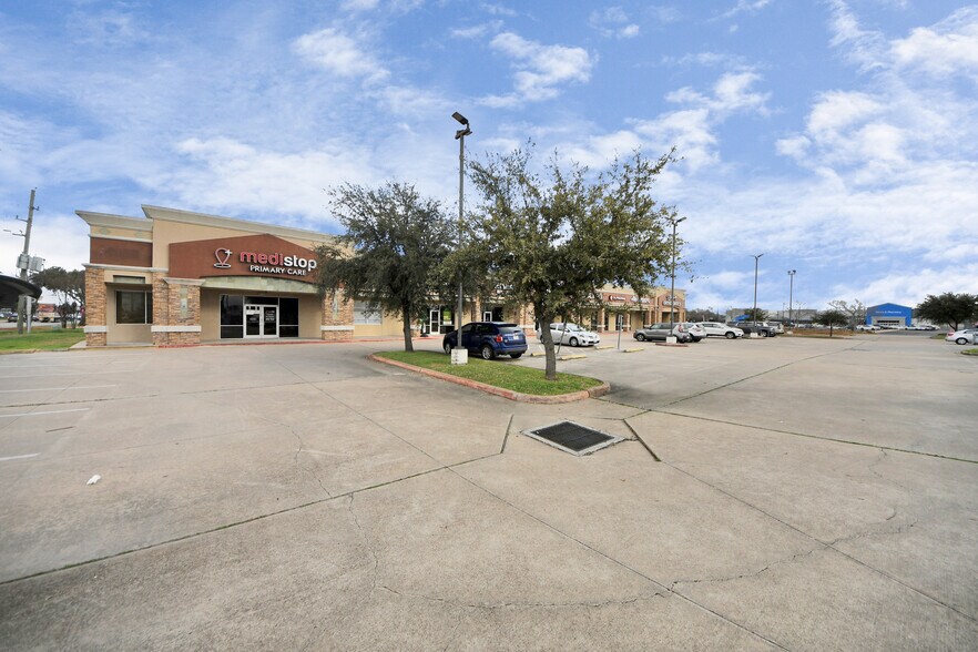 More Photos Of 6052 N Fry Rd, Katy Storefront For Lease