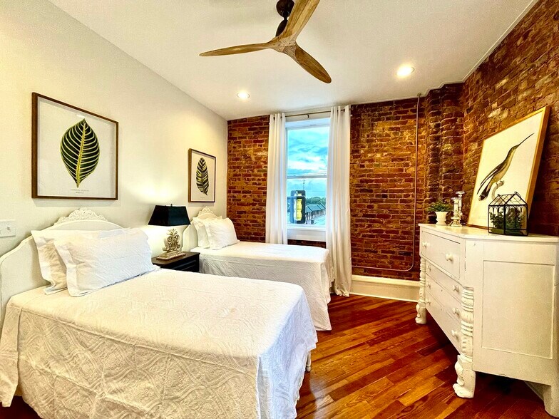 More Photos Of 114 N Walnut St, Seneca Storefront Retail Residential For Sale