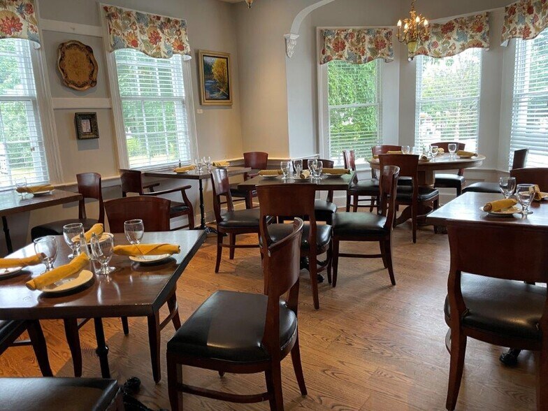 More Photos Of 828 Federal Rd, Brookfield Office For Lease