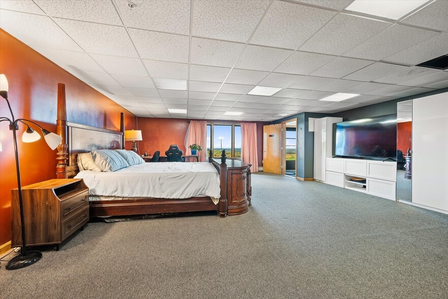 More Photos Of 341 US Route 1, Weston Hotel For Sale